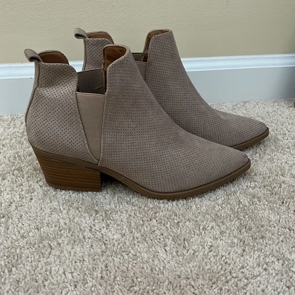 Universal Thread Booties (Target) - Picture 2 of 4